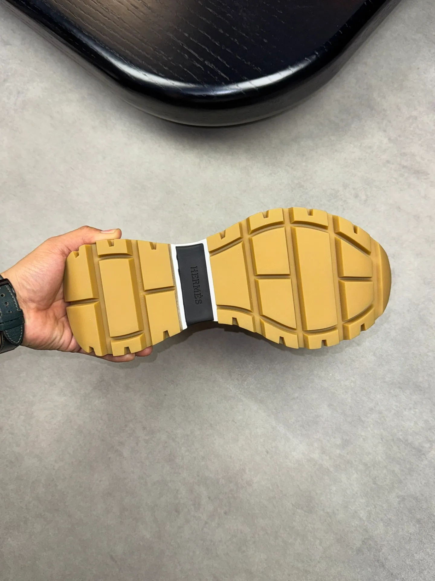 [HERMES] Hermès men's shoes💰560💰 - High-end quality original casual sports shoes - Upper: 🔝Nappa calfskin, high-grade elastic cloth, brand webbing - Lining: elastic cloth, foot pad; water-dyed cowhide - Outsole: ultra-light T men's shoes 💰U foam rubber; two-color molded outsole -Ultra-high quality control and fine workmanship: outstanding (high-end, extravagance, grade) -Size: 39-44 (38, 45, can be customized)